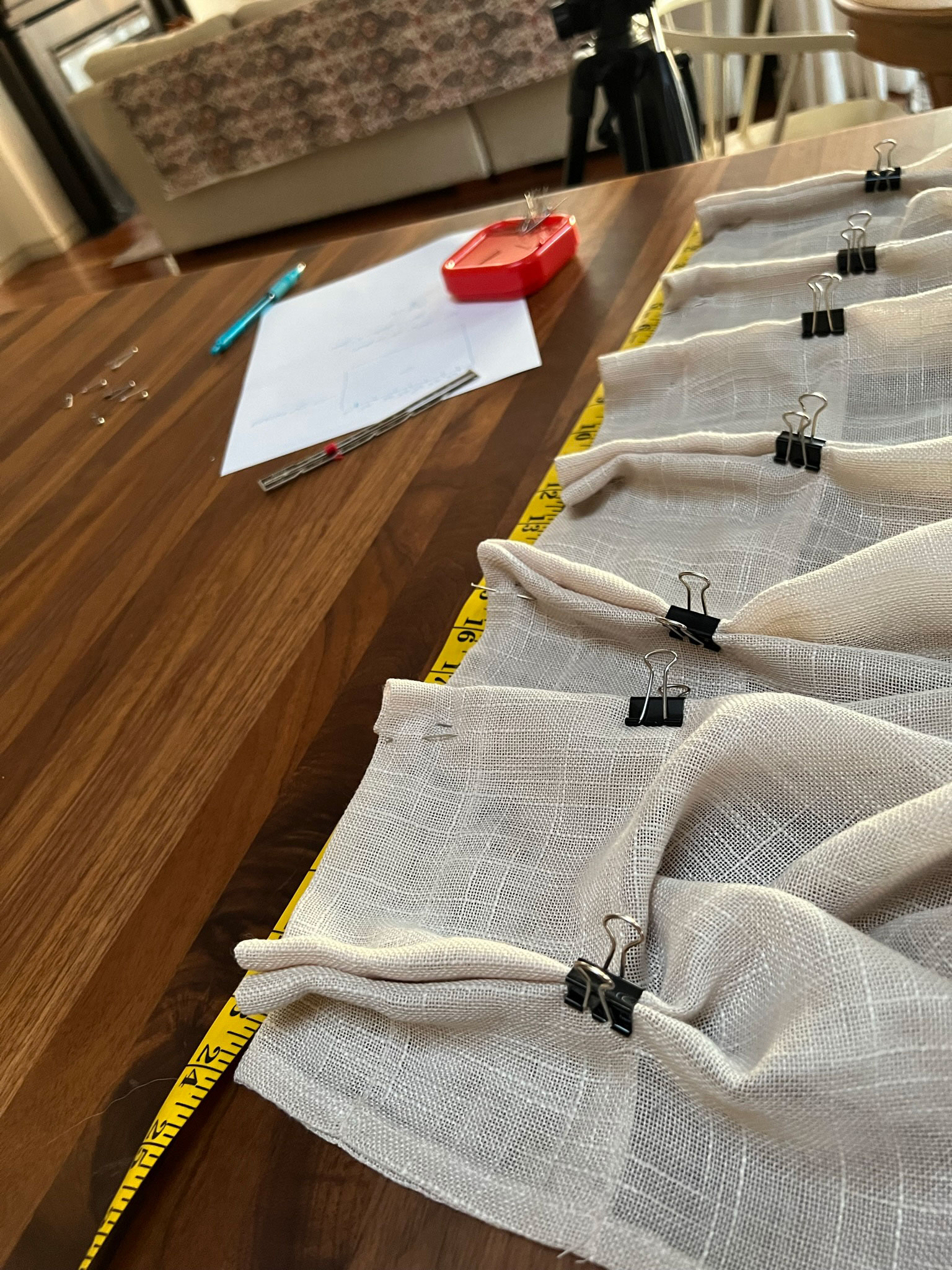 diy double pinch pleat cafe curtains laid out on the table with the pleats clipped with binder clips