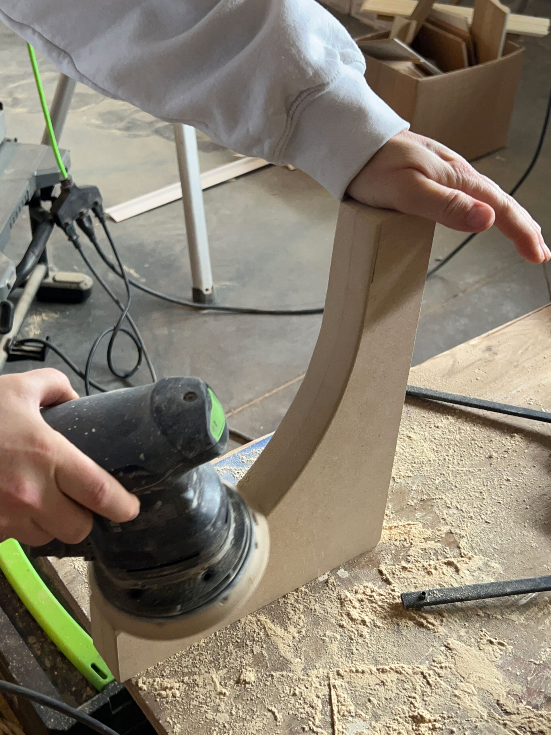 Sanding corbel with a palm sander