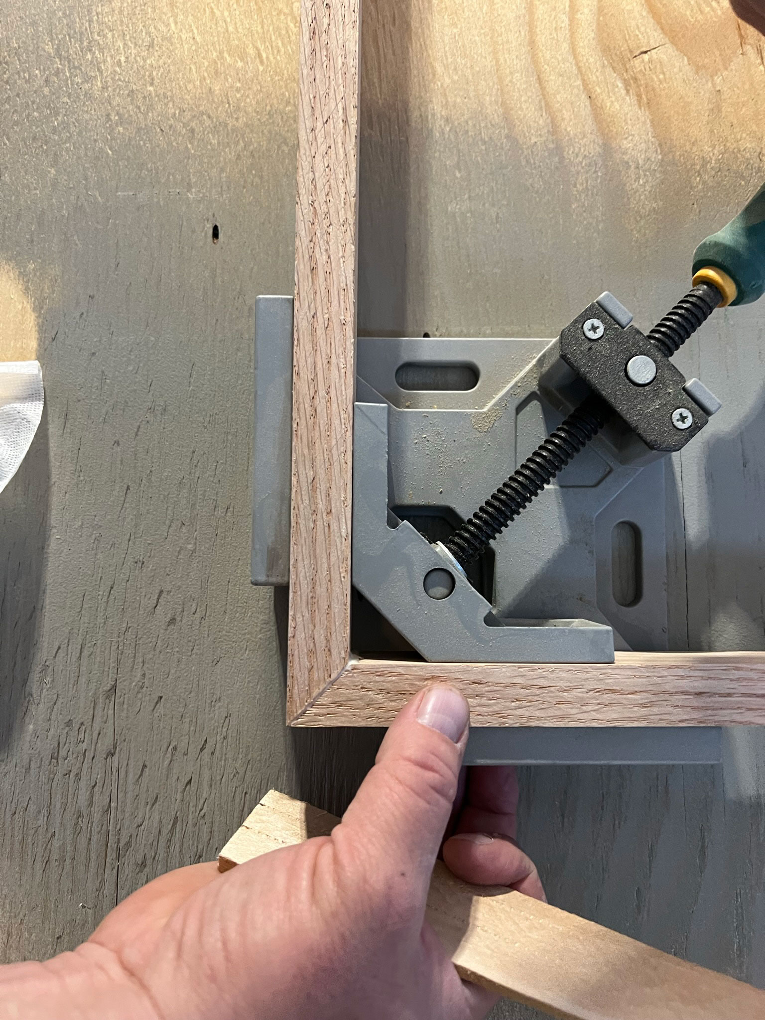Corner clamp with two pieces of wood in it