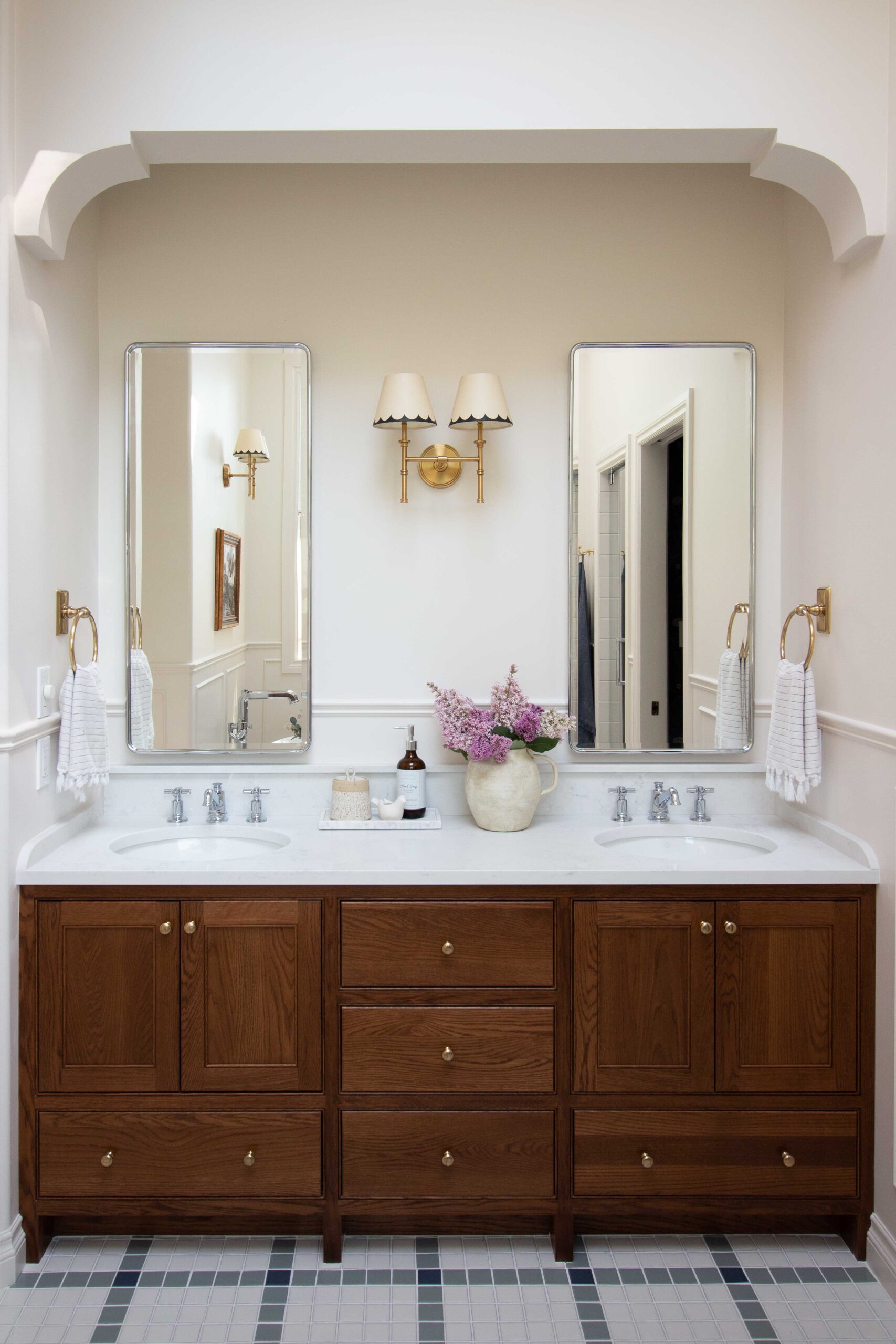 Queen Bee Bathroom Makeover