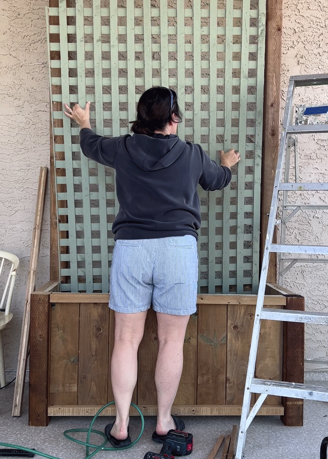 Installing the lattice in the DIY tall planters