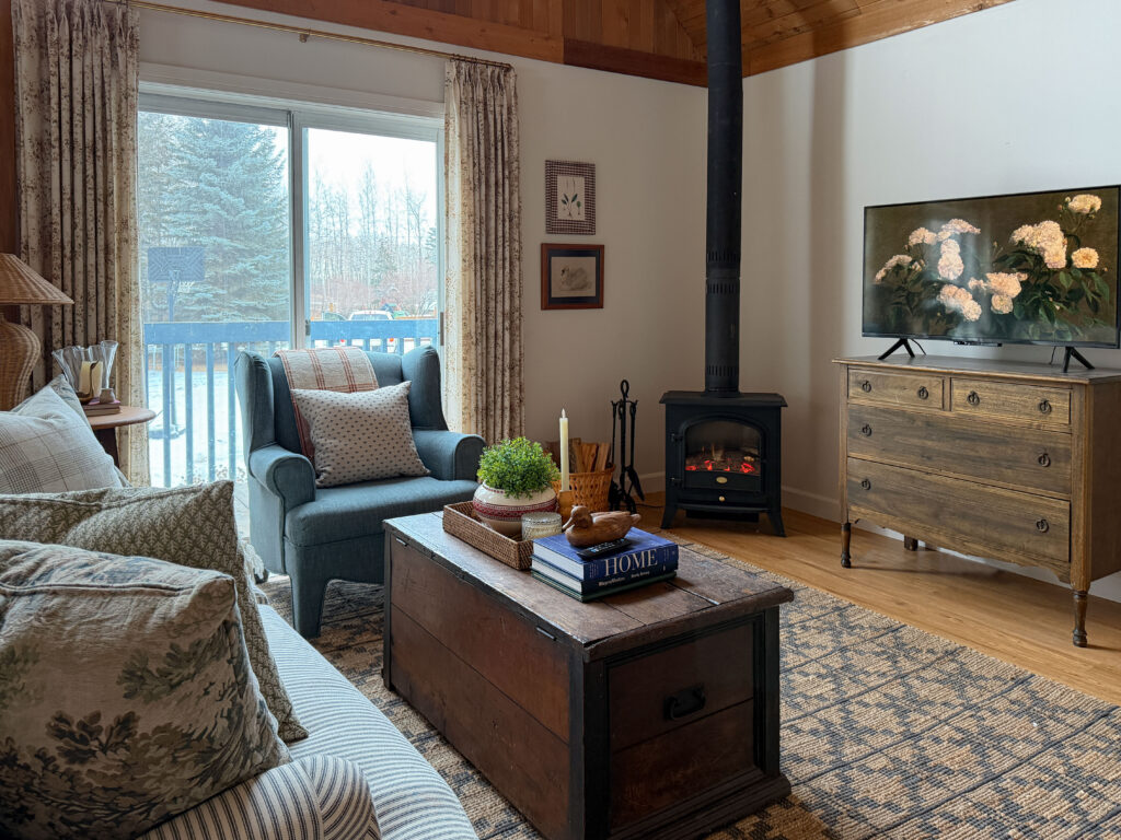 Living Room Reveal with Budget-Friendly Decorating - Erin Zubot Design, image size:1024x768