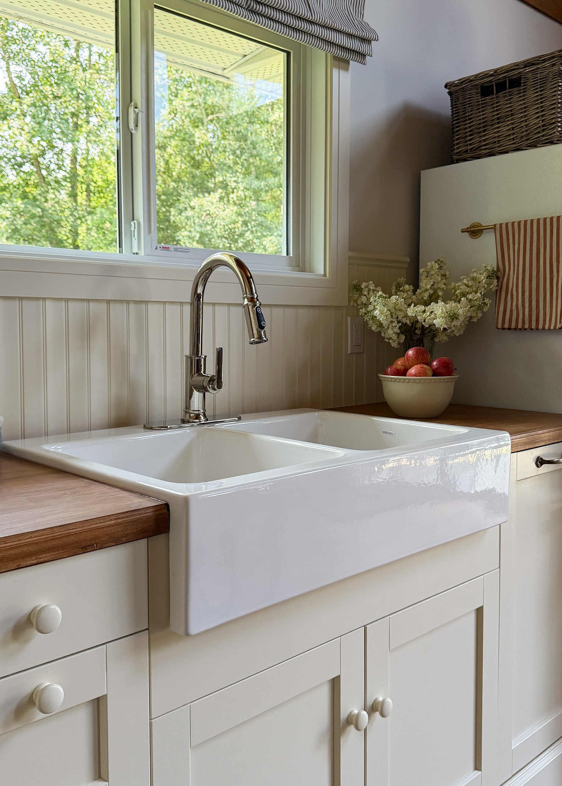 farmhouse kitchen sink and beadboard  backsplash