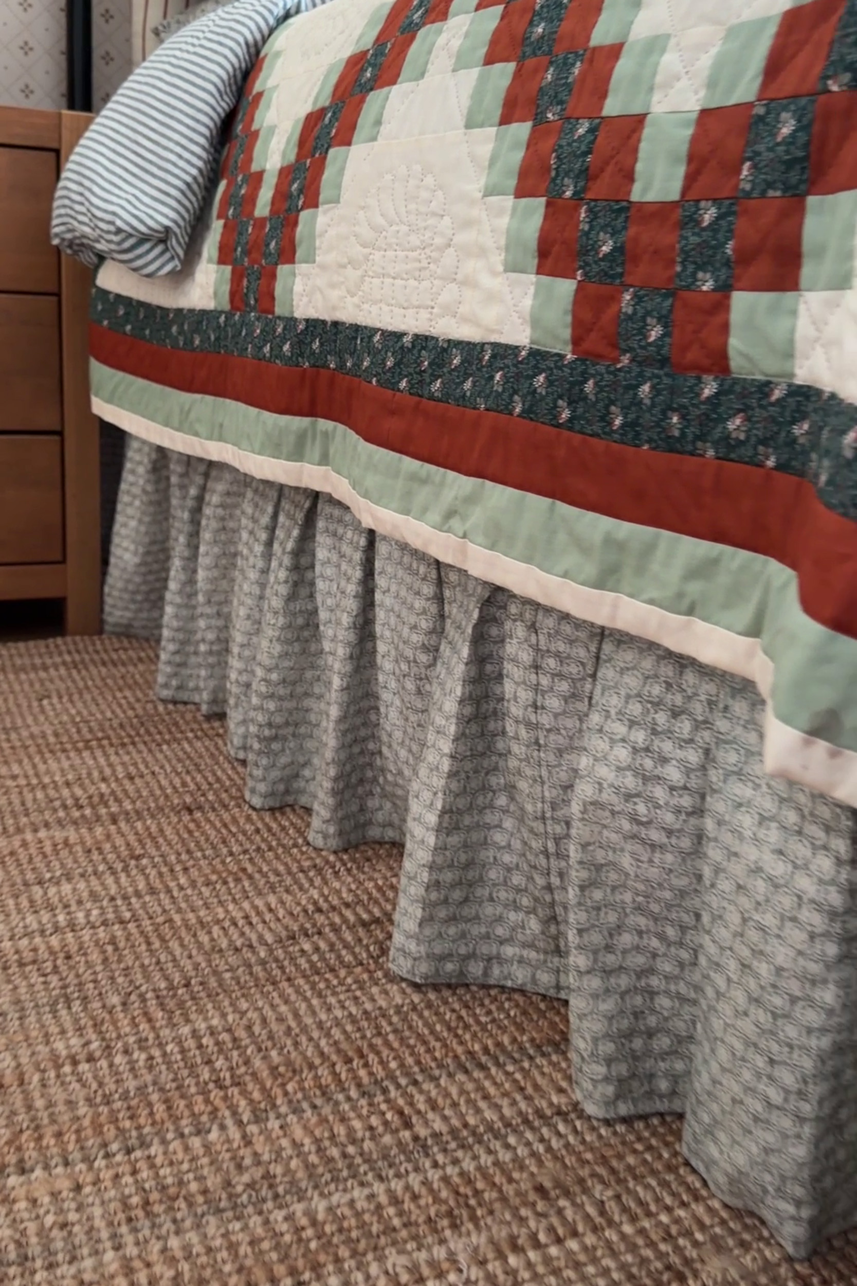 How to DIY your Own Easy Tailored Box Pleat Bed Skirt