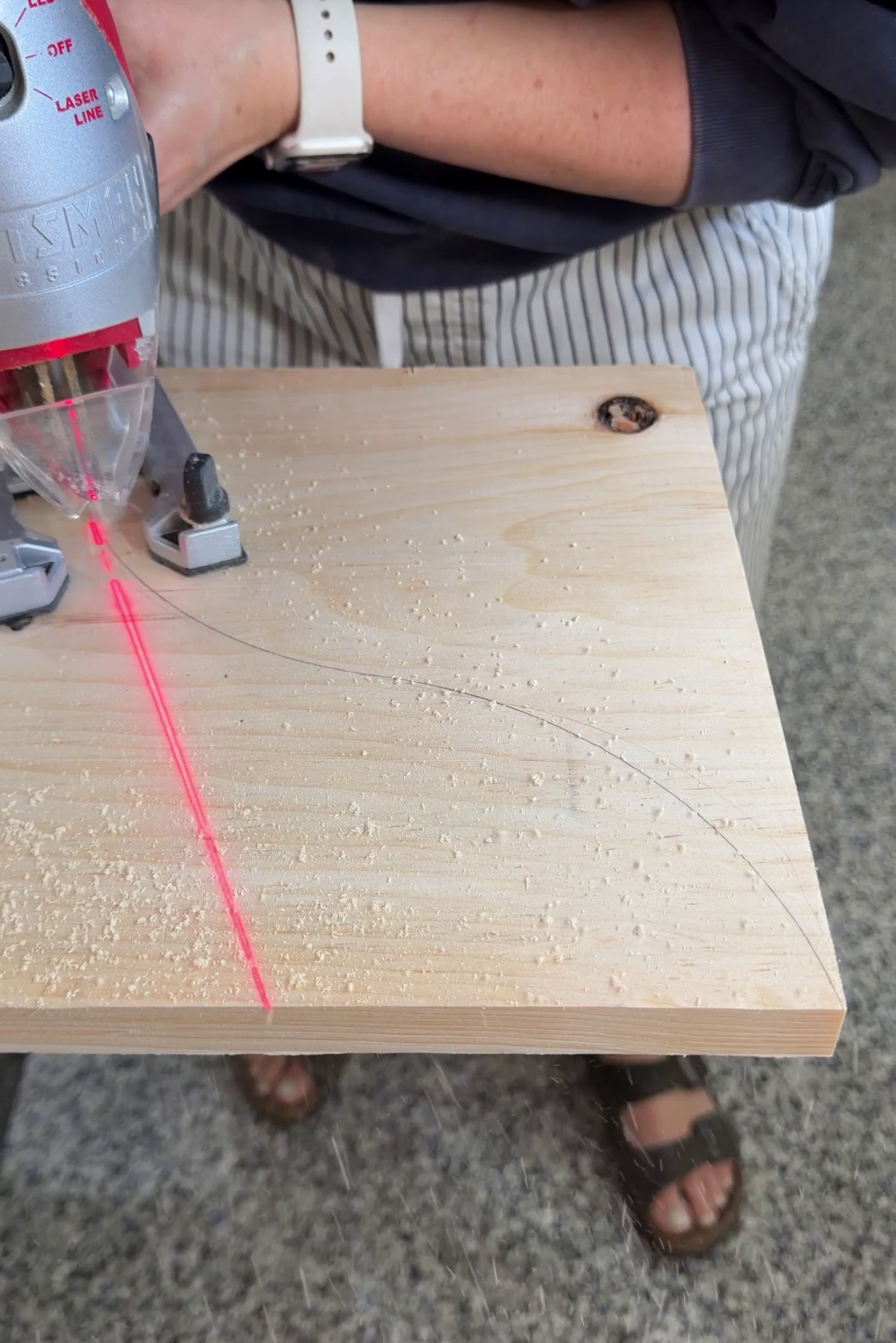 Cutting scrolly line with a jigsaw